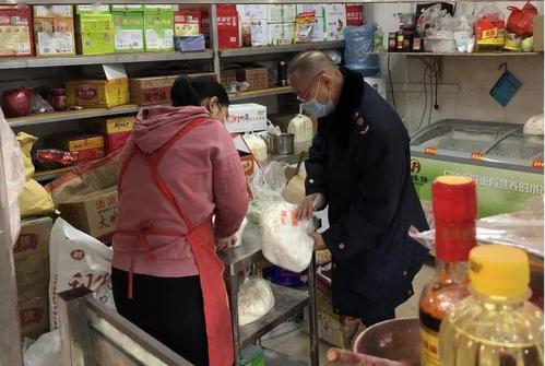 目前,共出动执法人员794人,检查食品经营131家,检查食品销售经营者83